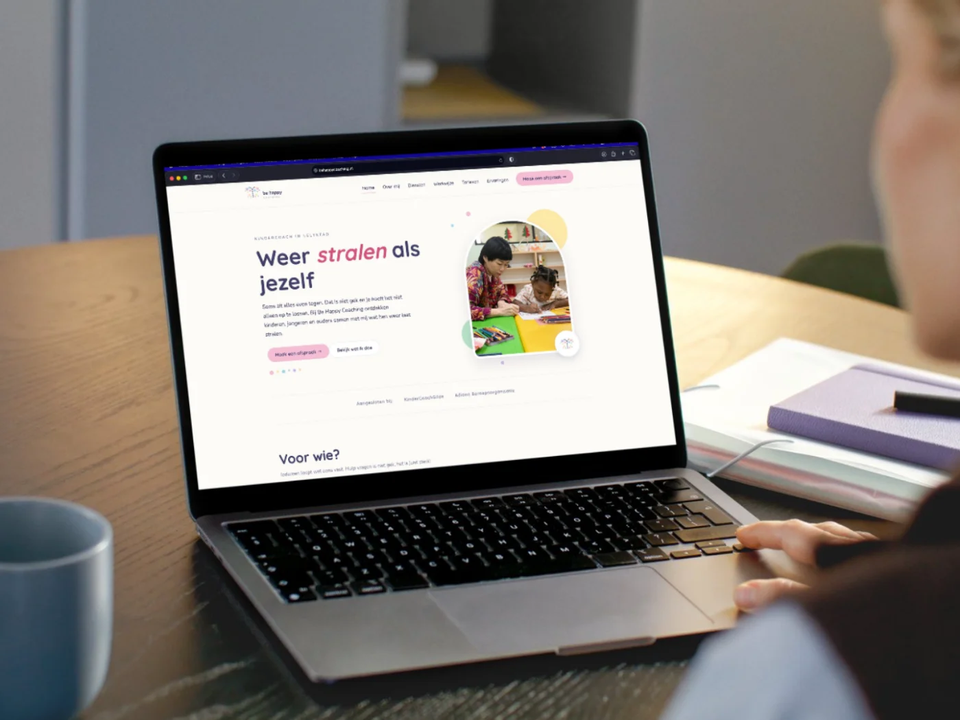 Laptop met de nieuwe website van Be happy coaching