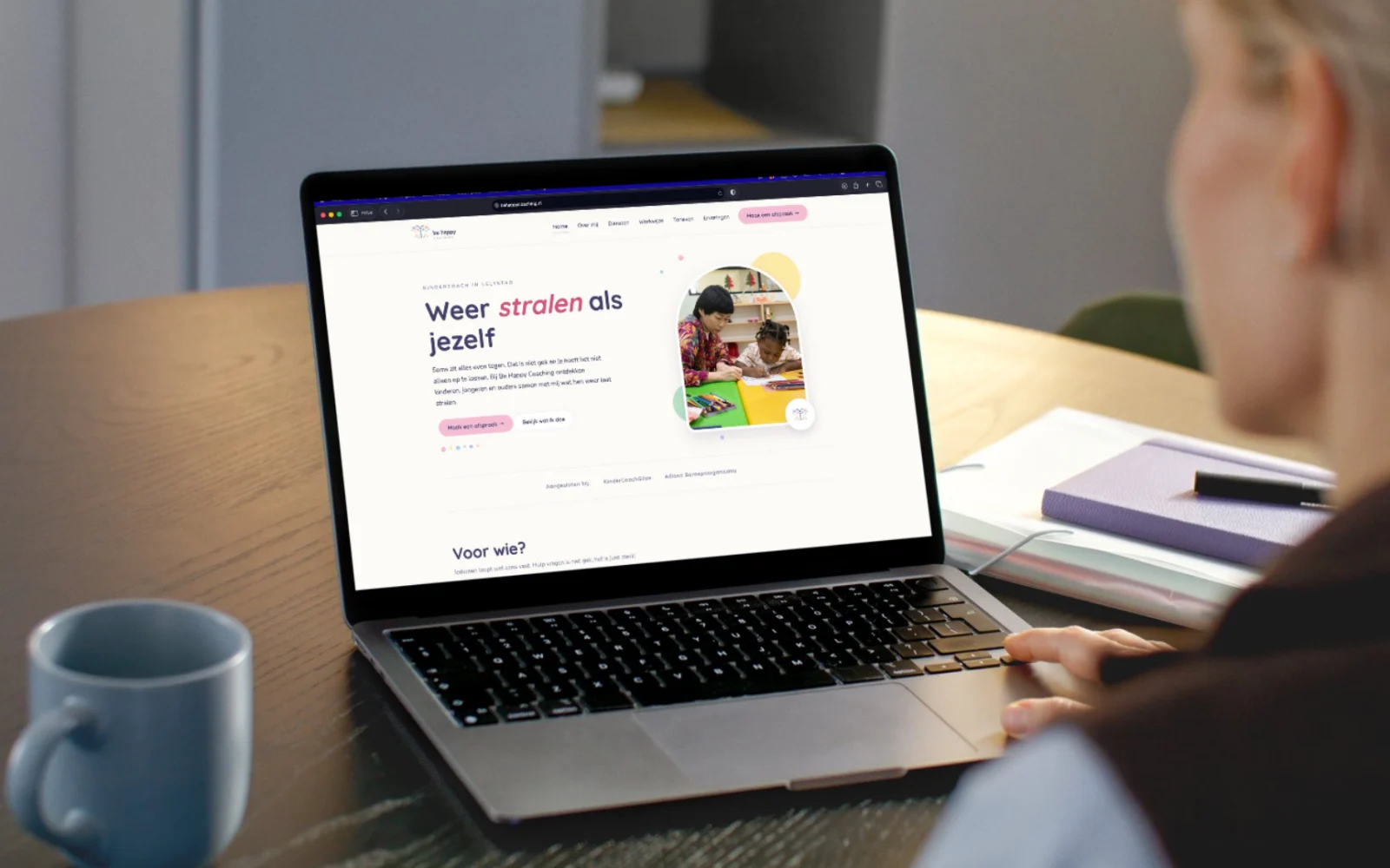 Laptop met de nieuwe website van Be happy coaching