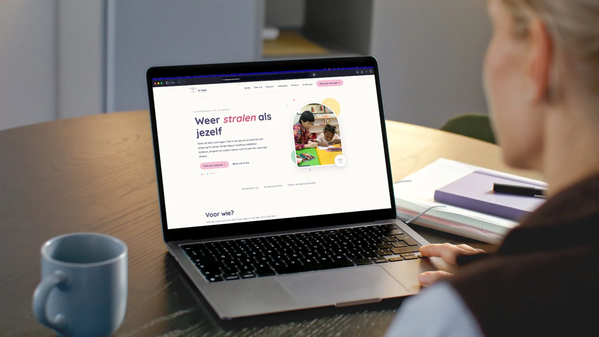 Laptop met de nieuwe website van Be happy coaching